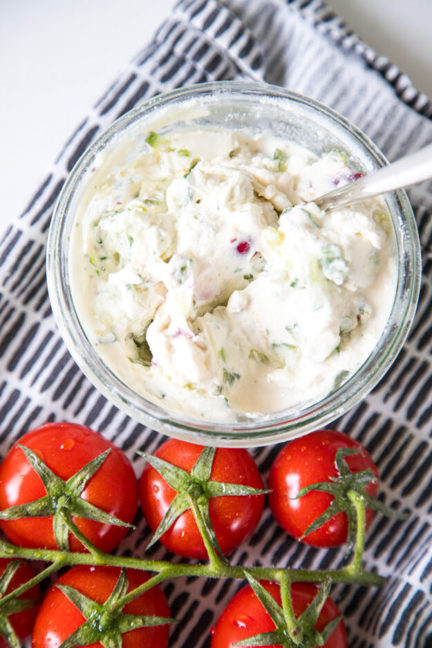 Meine Dauerbrenner-Frischkäse-Creme geht einfach immer! Außerdem lässt sie sich mit kleinen Anpassungen ganz wunderbar abwandeln. Sie ist einfach unschlagbar...