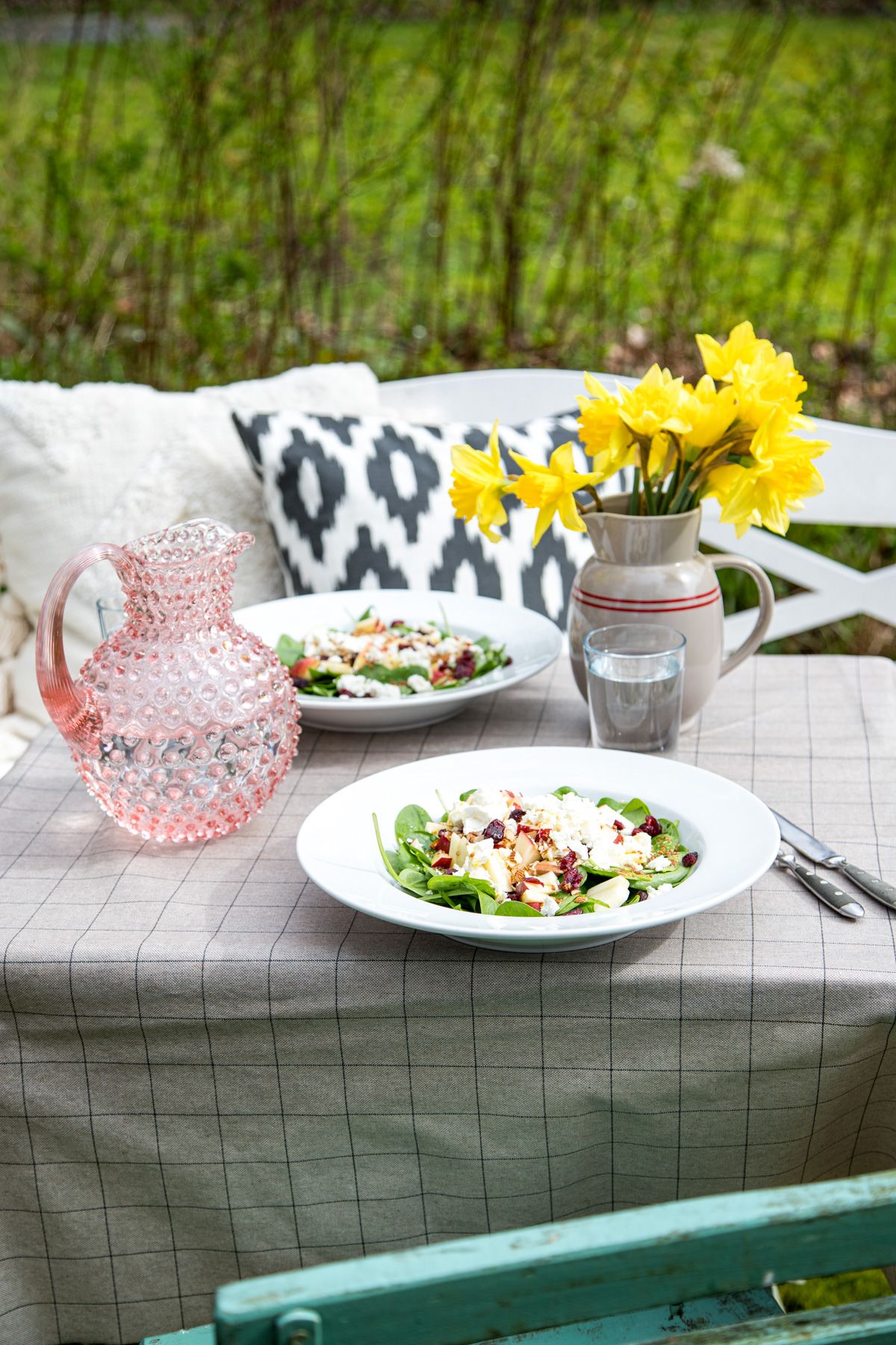 Ein total leckerer Salat mit Apfel, Mandel und Cranberry