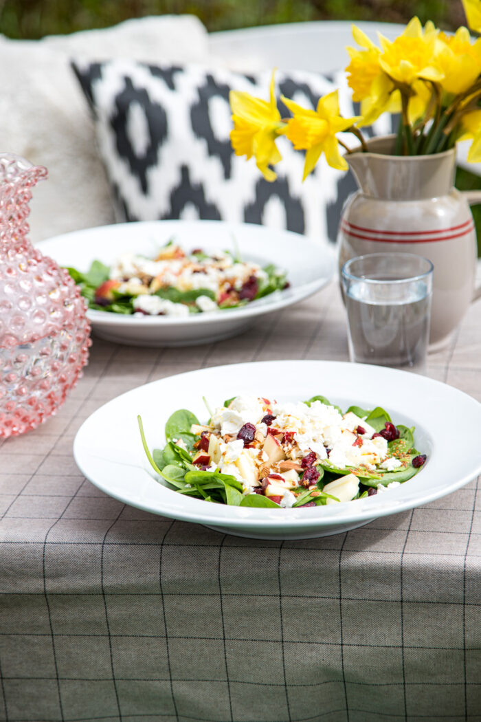 Ein total leckerer Salat mit Apfel, Mandel und Cranberry