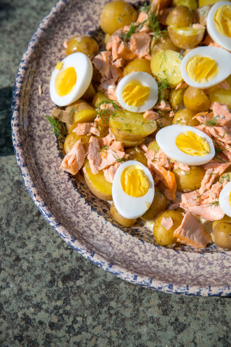 Der super leckere Kartoffel-Lachs Salat | tastesheriff