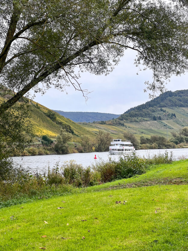 In den Herbstferien habe ich eine Deutschlandreise mit meinen Töchtern - von Hamburg über Wuppertal, Trier an die Mosel.. und noch weiter! Kommt mit auf die Reise