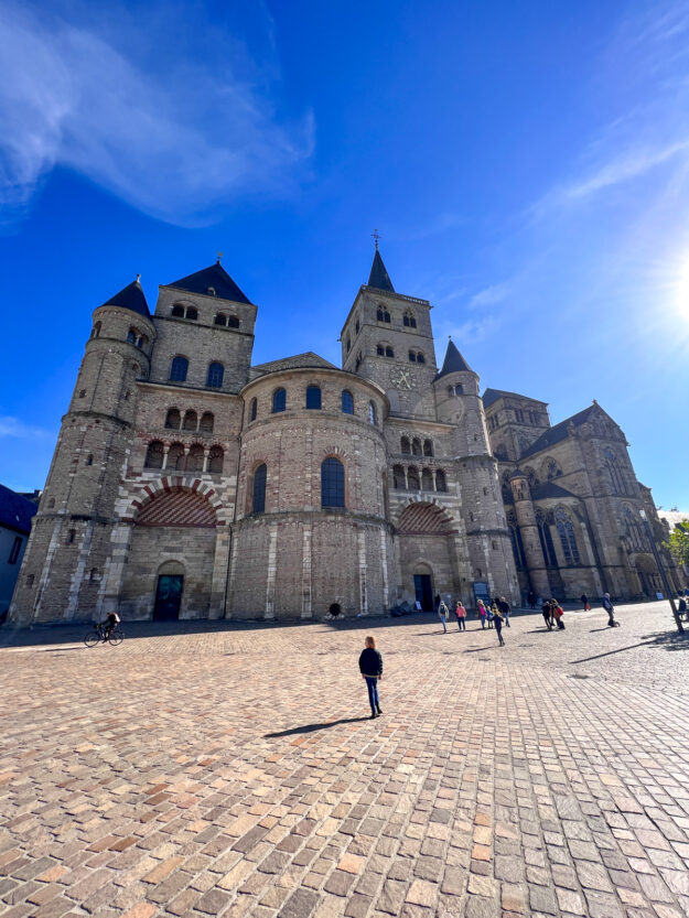 In den Herbstferien habe ich eine Deutschlandreise mit meinen Töchtern - von Hamburg über Wuppertal, Trier an die Mosel.. und noch weiter! Kommt mit auf die Reise