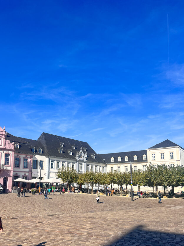 In den Herbstferien habe ich eine Deutschlandreise mit meinen Töchtern - von Hamburg über Wuppertal, Trier an die Mosel.. und noch weiter! Kommt mit auf die Reise