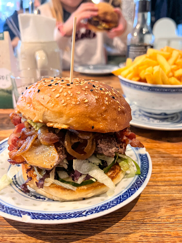 In den Herbstferien habe ich eine Deutschlandreise mit meinen Töchtern - von Hamburg über Wuppertal, Trier an die Mosel.. und noch weiter! Kommt mit auf die Reise