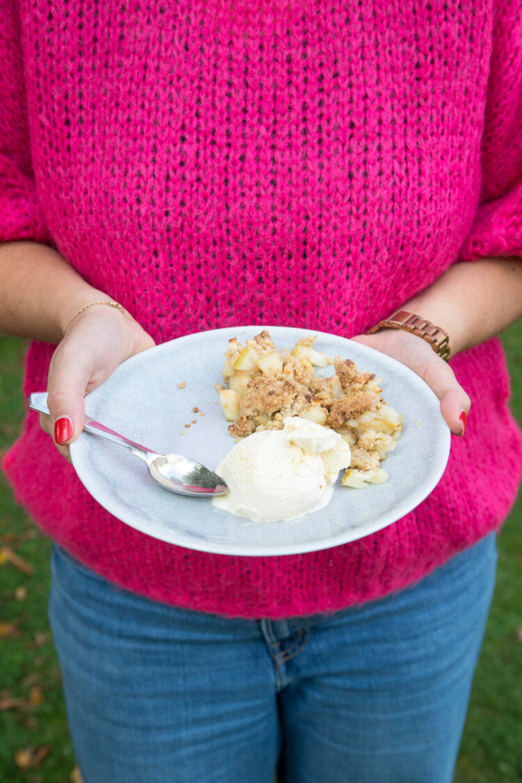 Backt den unwiderstehlichen Apfel-Marzipan-Crumble! Saftige Äpfel treffen auf feines Marzipan und knusprigen Crumble – ein himmlisches Essen für jeden Anlass!