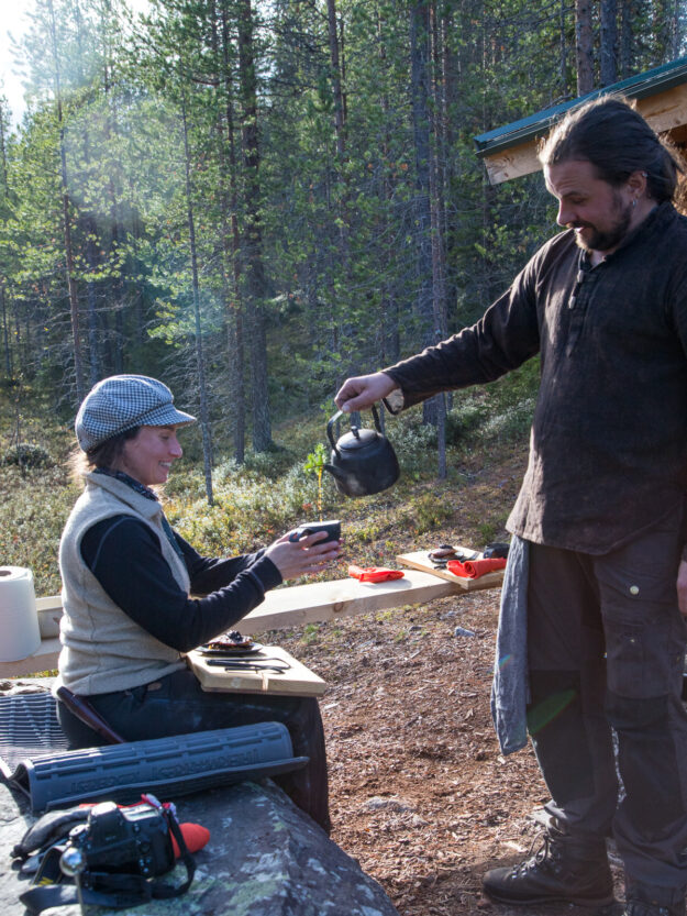 Erlebt mit Tomasz, Theresa und uns einen besonderen Tag im Wild Out. Ein Projekt, das Naturverbundenheit stärkt, die Sinne öffnet und unser Herz berührt hat.