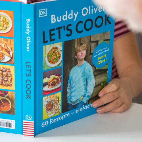 Mit Buddy Olivers Kochbuch entdecken Kinder die Freude am Kochen! Einfache Rezepte, kinderleicht erklärt – für Spaß und Selbstvertrauen in der Küche.