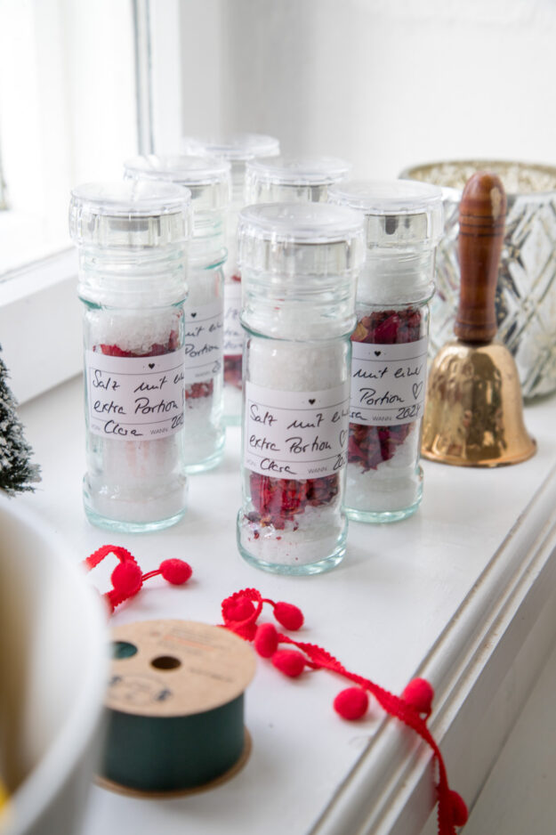 Selbstgemachtes Salz als Geschenkidee: Kreatives Salz aus der Küche, liebevoll verfeinert und verpackt – kleine Aufmerksamkeiten mit Herz für besondere Momente.