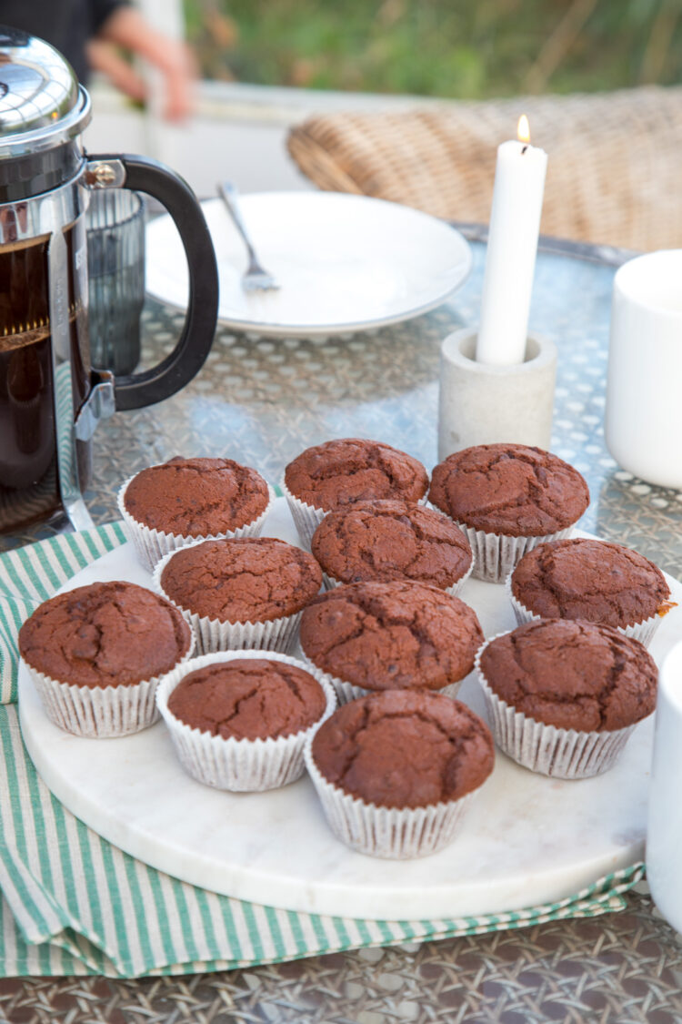 Es gibt die doppelte Ladung Genuss: Saftige Schokomuffins mit einem köstlichen Karamellkern – einfach perfekt für alle Schokoladen- und Karamell-Liebhaber!