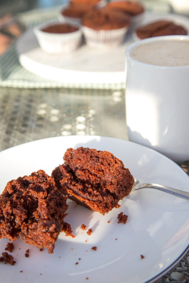 Es gibt die doppelte Ladung Genuss: Saftige Schokomuffins mit einem köstlichen Karamellkern – einfach perfekt für alle Schokoladen- und Karamell-Liebhaber!