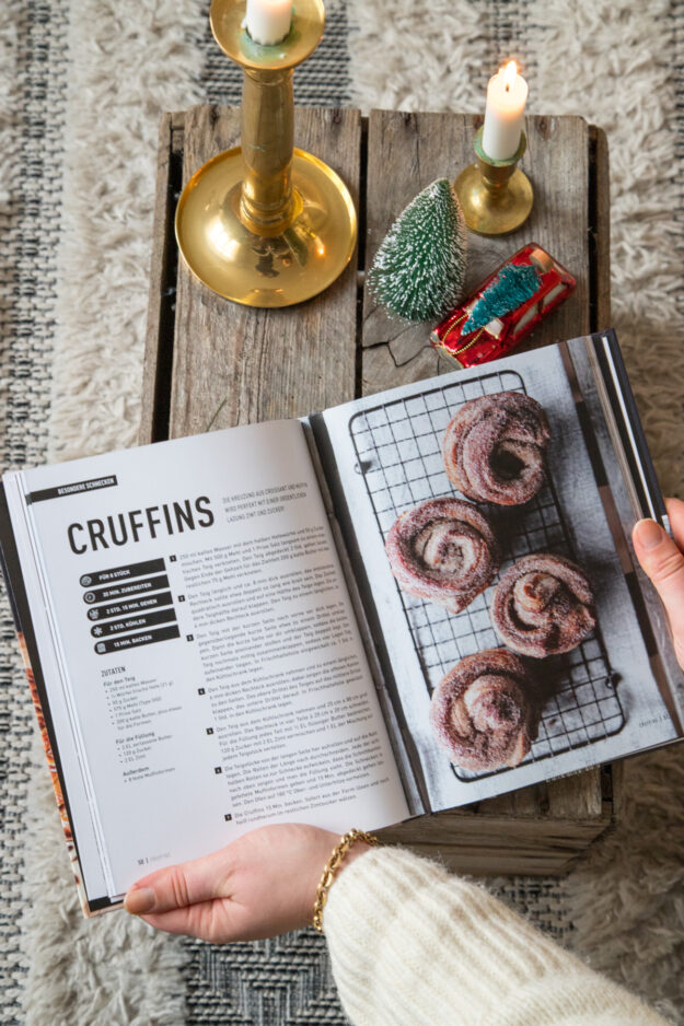 Entdeckt das perfekte Weihnachtsgeschenk: Kochbücher für jeden Geschmack! Verschenkt inspirierende Rezepte, kreative Ideen und Genussmomente an Eure Liebsten.