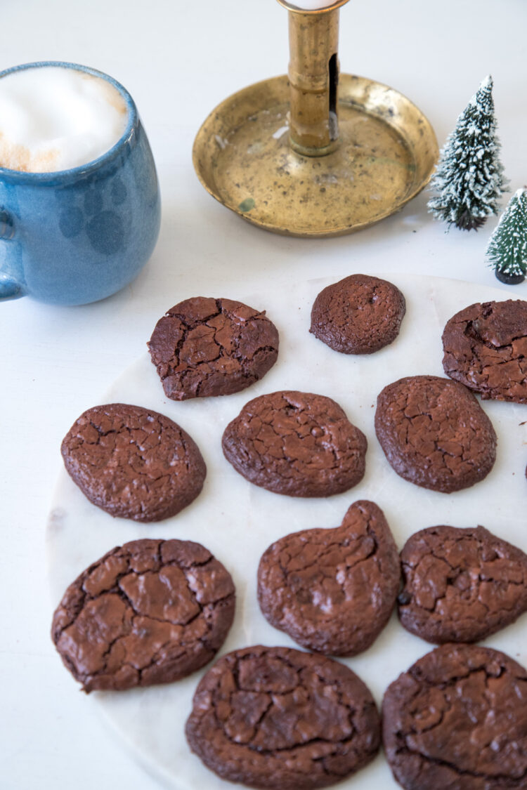 Schnelle Schokoladenkekse ohne Mehl und ohne Ruhezeit: Einfaches Rezept für köstliche, glutenfreie Kekse, die im Handumdrehen fertig sind und jedem schmecken!