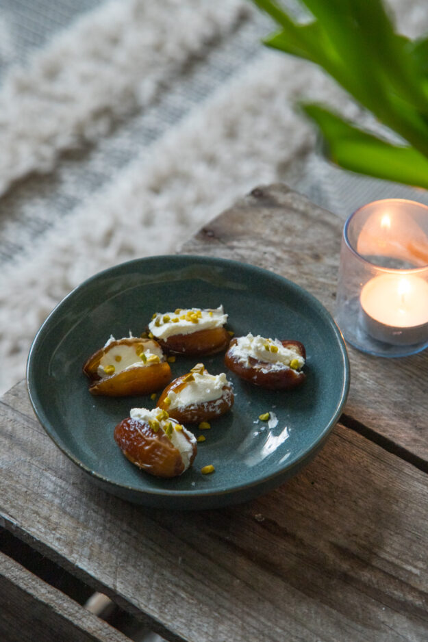 Super leckere Datteln gefüllt mit Frischkäse und Pistazie