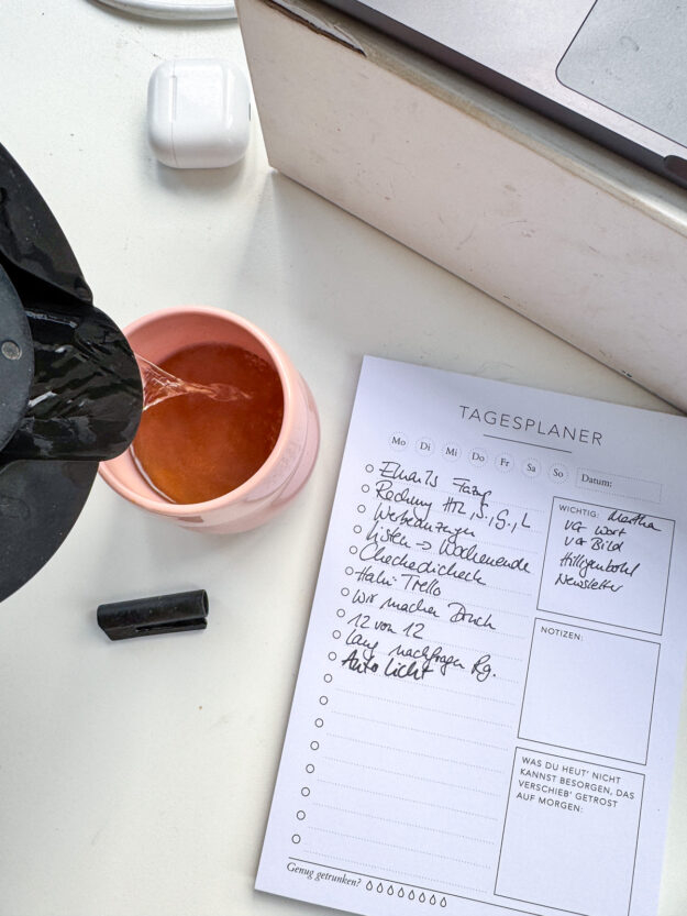 Heute nehme ich Euch wieder mit durch meinen Tag! Mein 12. Februar in 12 Bildern. Ich war beim Sport, habe viel gearbeitet und war noch mit den Girls zum reiten