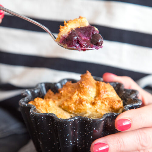 Starte perfekt in den Tag mit Baked Oats! Saftig, gesund & lecker – mit Blaubeeren verfeinert für den extra Frischekick. Einfaches Rezept für dein Frühstück!