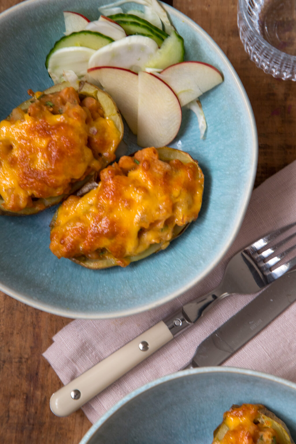 Herzhafte BBQ-Backkartoffeln nach Jamie Oliver: Gefüllt mit weißen ...