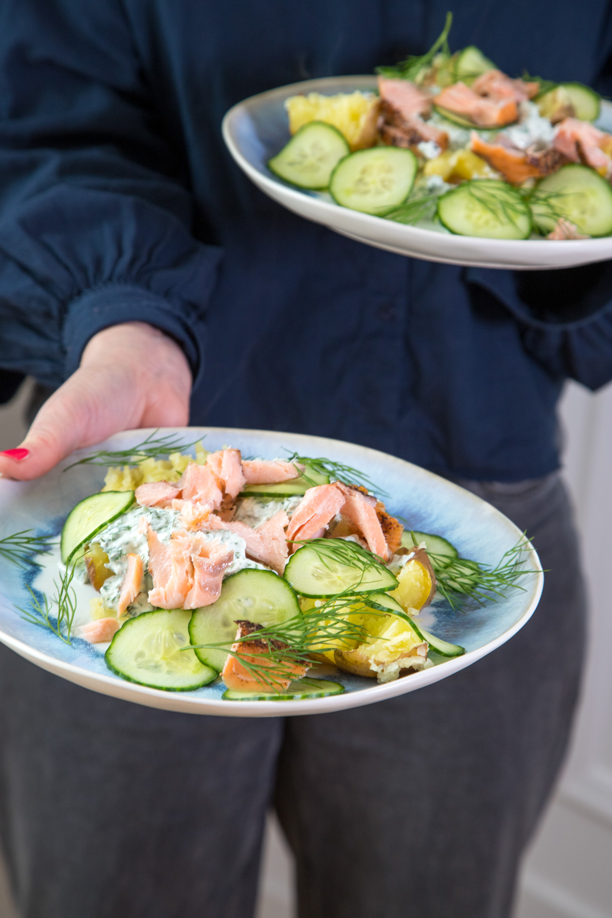 Mein neues Lieblingsessen steht: Ofenkartoffeln mit Stremellachs! Knusprige Kartoffeln, zarter Lachs und ein Hauch von Frische – einfach, lecker und gesund.