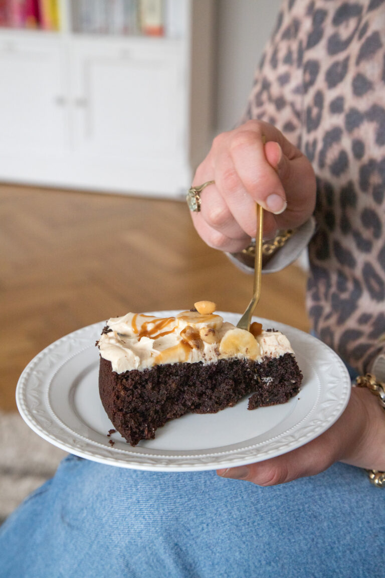 Schokokuchen mit Banane und Erdnussfrosting | tastesheriff