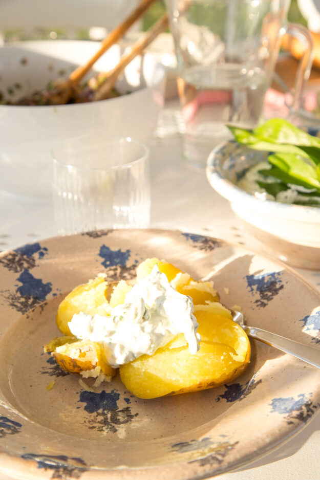 Genießt den Frühling mit würzigem Bärlauchquark! Frisch, cremig und einfach zubereitet – perfekt als Dip, Brotaufstrich oder natürlich zu Kartoffeln.
