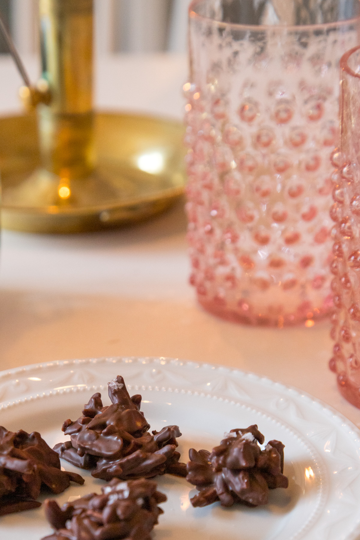 Snackalarm! Selbstgemachte Mandelhaufen – schnell gemacht, himmlisch lecker und perfekt für zwischendurch. Jetzt das einfache Rezept entdecken und genießen!