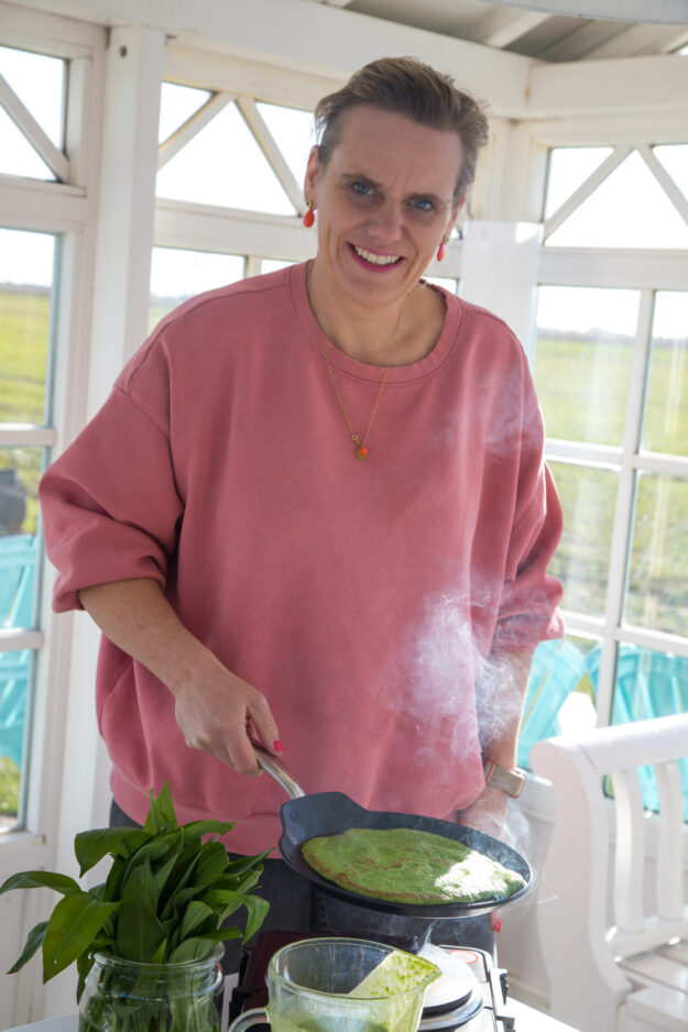 Genieße den Frühling mit köstlichen Bärlauchpfannkuchen! Schnell gemacht, herrlich würzig und perfekt für jede Mahlzeit – das ideale Rezept für Bärlauchfans.