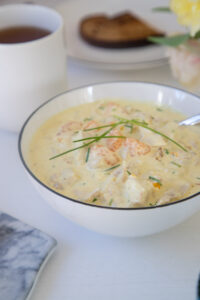 Genie&szlig;t diesen frischen Curry-Gefl&uuml;gelsalat mit Mandarinen zu Ostern oder das ganze Jahr – eine leckere Mischung aus w&uuml;rzig und s&uuml;&szlig;, perfekt f&uuml;r euer Osterfest!