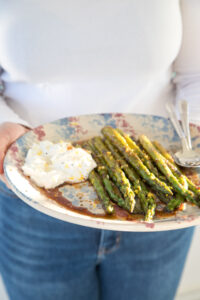 Spargelzeit ist Genusszeit! Entdeckt unser Rezept f&uuml;r gegrillten Spargel mit cremiger Burrata – einfach, aromatisch und perfekt f&uuml;r jeden Anlass.