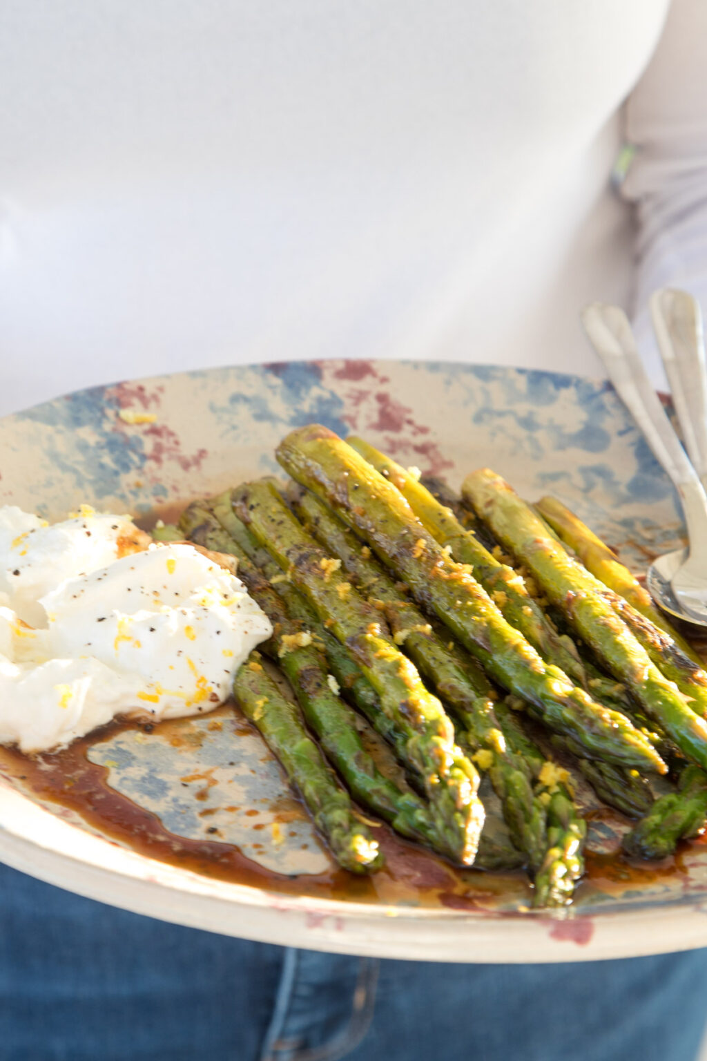 Endlich Spargelzeit: Gegrillter Spargel mit Burrata Endlich Spargelzeit: Gegrillter Spargel mit Burrata