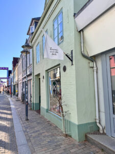 Entdeckt Husum an nur einem Tag: Sehensw&uuml;rdigkeiten, Cafés, Hafenflair & Geheimtipps f&uuml;r euren perfekten Ausflug. Jetzt inspirieren lassen!