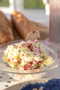 Perfekt f&uuml;r den Grillstart: Radieschenbutter bringt frische W&uuml;rze aufs Brot oder Fleisch vom Grill! Einfach gemacht und der ideale Begleiter beim Grillen.