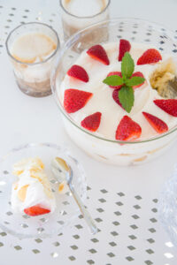 Fruchtig, cremig, einfach himmlisch: Zitronen-Tiramisu ist unser neues Lieblingsdessert – ein frischer Twist des Klassikers, der euch garantiert begeistert!