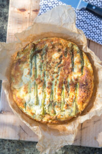 Schnell, einfach und voller Fr&uuml;hlingsaroma: Diese Frittata mit gr&uuml;nem Spargel ist das perfekte Rezept f&uuml;r die schnelle K&uuml;che – leicht, lecker und s&auml;ttigend.