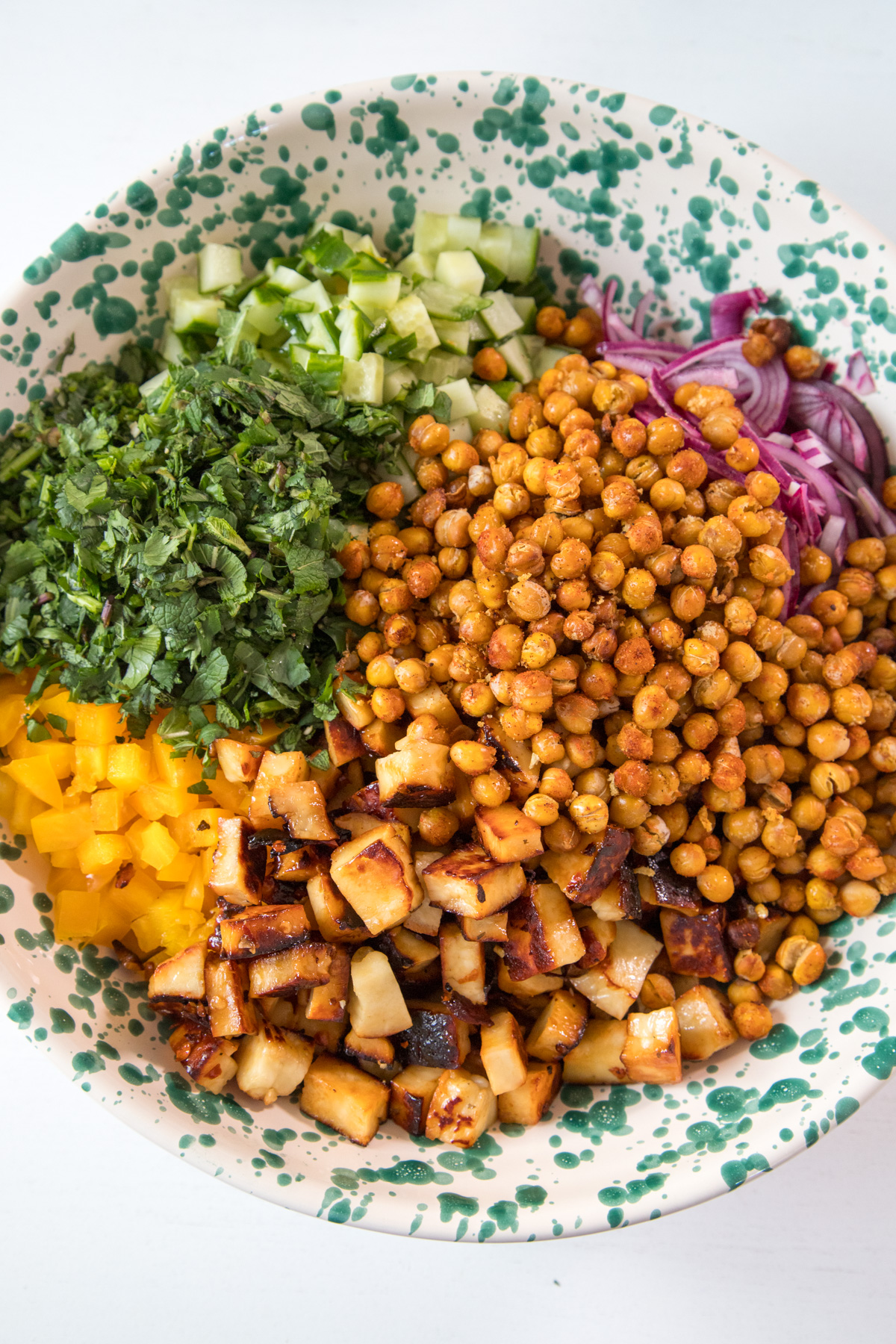 Für die Grillsaison: Halloumi Kichererbsen Salat mit Quinoa