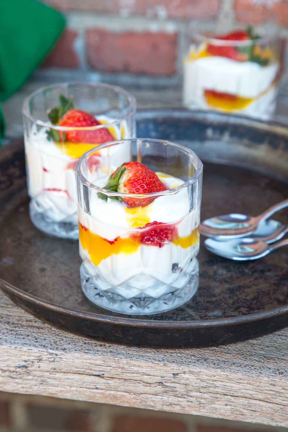 Zum Sonntag Zitronen-Erdbeer-Dessert