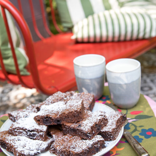 Saftiger Schoko-Kirschkuchen vom Blech – schnell gemacht, super schokoladig und perfekt für spontanen Kuchenhunger oder den nächsten Kaffeebesuch!