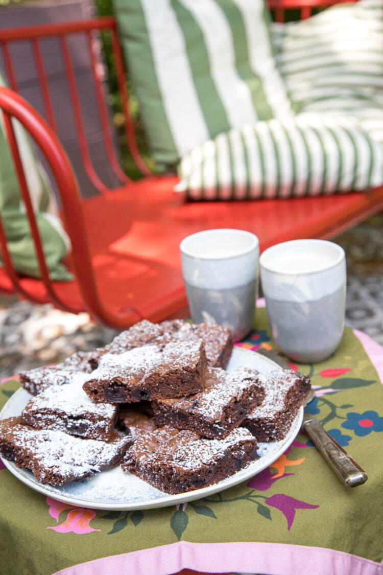 Saftiger Schoko-Kirschkuchen vom Blech – schnell gemacht, super schokoladig und perfekt für spontanen Kuchenhunger oder den nächsten Kaffeebesuch!