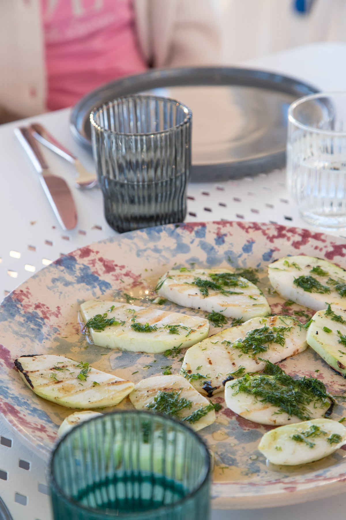 Kohlrabi vom Grill mit Zitronen-Kräuter-Dressing