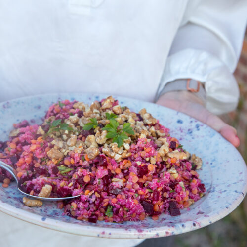 Aromatisch, gesund und sättigend: Dieser Rote-Bete-Quinoa-Linsen-Salat ist perfekt für Meal Prep, Grillabende oder als leichter Lunch voller Nährstoffe.
