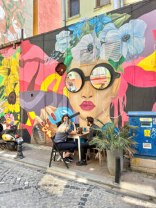 Entdecke die besten Mitbringsel aus der T&uuml;rkei – von s&uuml;&szlig;em Lokum &uuml;ber Gew&uuml;rze bis zu handgemachten Souvenirs. Perfekt zum Verschenken oder selbst behalten!