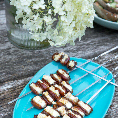 Gegrillte Datteln mit Feta: Eine süß-salzige Grillidee – schnell gemacht, DEO-konform & perfekt als Snack, Vorspeise oder Grill-Highlight!