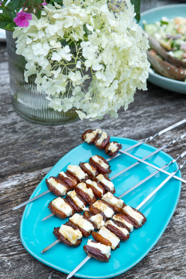 Gegrillte Datteln mit Feta: Eine süß-salzige Grillidee – schnell gemacht, DEO-konform & perfekt als Snack, Vorspeise oder Grill-Highlight!