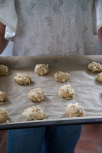 Mandelcookies – knusprige Kekse mit intensivem Mandelgeschmack. Perfekt f&uuml;r den Kaffeetisch oder als s&uuml;&szlig;er Snack f&uuml;r zwischendurch. Einfach und schnell gemacht.