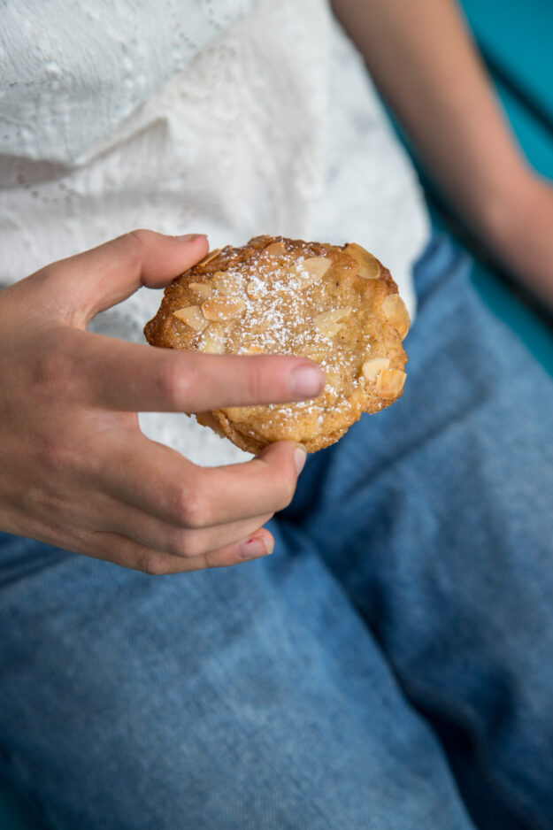 Mandelcookies – knusprige Kekse mit intensivem Mandelgeschmack. Perfekt für den Kaffeetisch oder als süßer Snack für zwischendurch. Einfach und schnell gemacht.