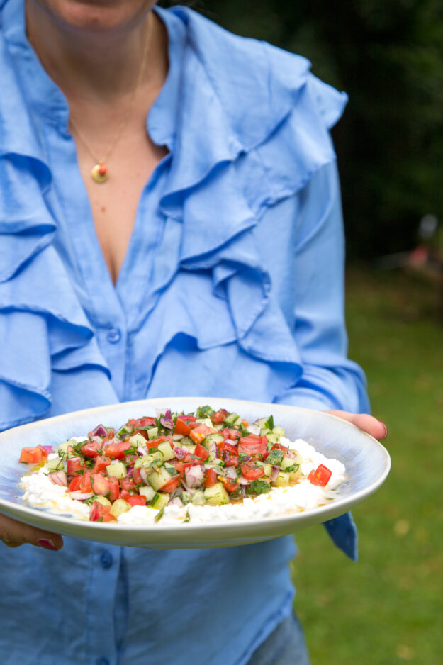 Leichter, proteinreicher Salat mit Hüttenkäse & frischem Gemüse. Ideal fürs Mittagessen, Abendbrot oder Meal Prep – sättigend und einfach zubereitet.
