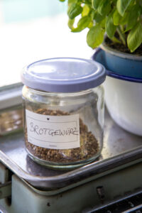 Einfaches Rezept f&uuml;r hausgemachtes Brotgew&uuml;rz. Ideal f&uuml;r Sauerteigbrote und verleiht jedem Brot einen herrlich aromatischen Geschmack.