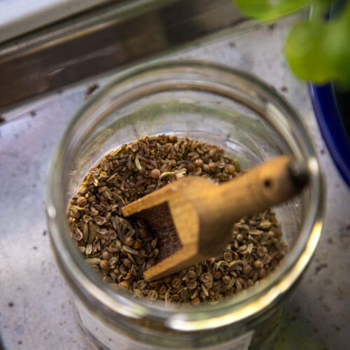 Einfaches Rezept für hausgemachtes Brotgewürz. Ideal für Sauerteigbrote und verleiht jedem Brot einen herrlich aromatischen Geschmack.