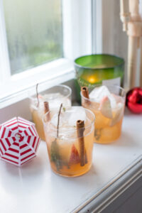 Fruchtiger Lillet Winter Thyme mit Apfel, Zimt und Thymian – der perfekte Winter-Aperitif f&uuml;r gem&uuml;tliche Abende & festliche Anl&auml;sse!