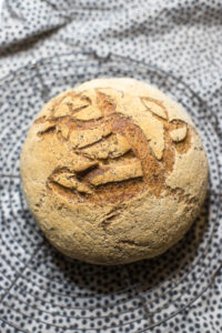 glutenfreies Sauerteigbrot aus dem Gusseisentopf