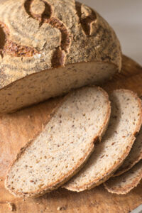 glutenfreies Sauerteigbrot aus dem Gusseisentopf