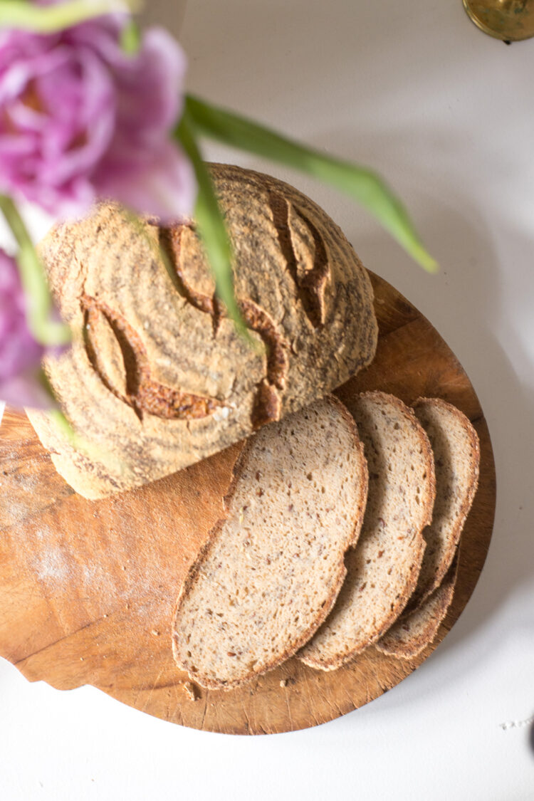 glutenfreies Sauerteigbrot aus dem Gusseisentopf